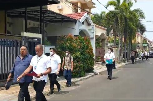Dirkrimsus Polda Metro Sambangi Rumah Ketua KPK Firli Bahuri di Bekasi yang Diduga Digeledah
