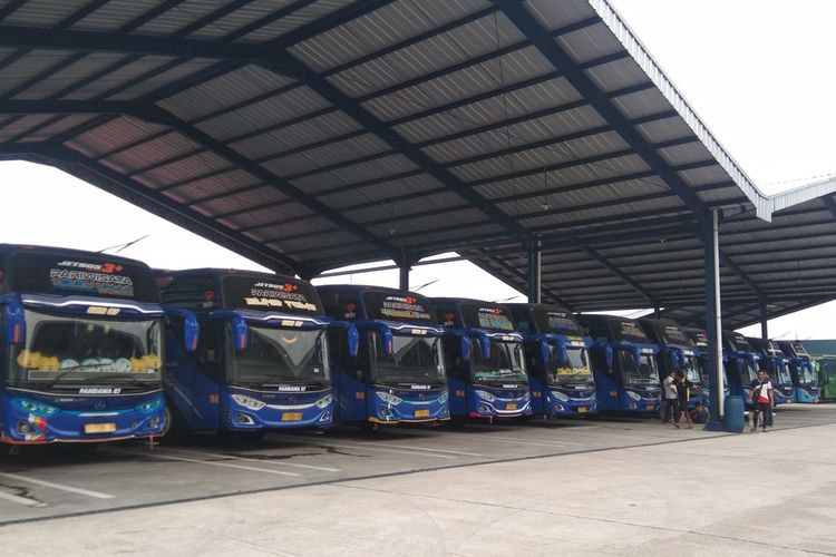 Angkutan mudi di PO Bus Pandawa 87 Karawang, Jawa Barat, Sabtu (23/4/2022).
