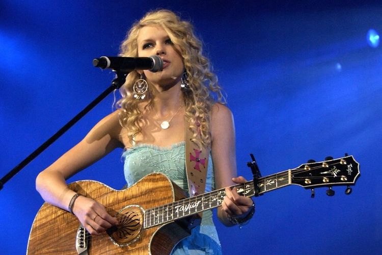 Penampilan Taylor Swift saat debut di tahun 2006.