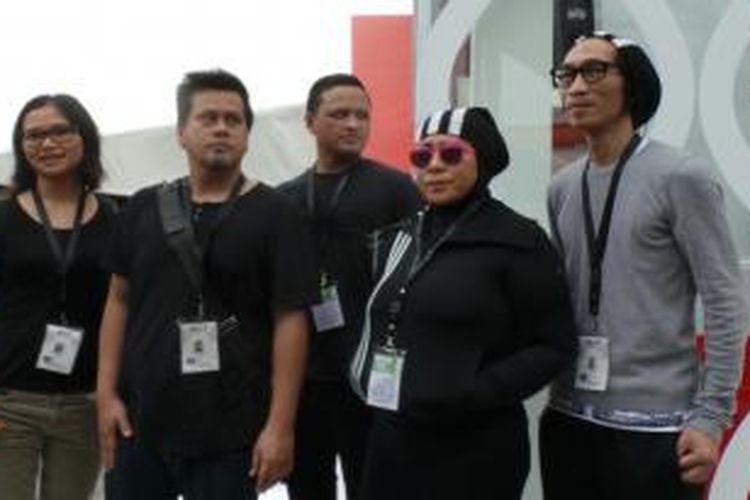 Band Potret, yang kini terdiri dari Merry Kasiman, Aksan Sjuman, Nikita Dompas, Melly Goeslaw, dan Anto Hoed (dari kiri ke kanan), diabadikan usai wawancara di Telkomsel 4G LTE Lounge, Jakarta International Expo (JIExpo), Kemayoran, Jakarta Pusat, Jumat (6/3/2015) sore.