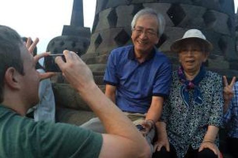 Mark Zuckerberg Jadi Tukang Foto Dadakan di Borobudur