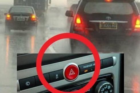 Bahaya Menggunakan Lampu Hazard pada Saat Hujan