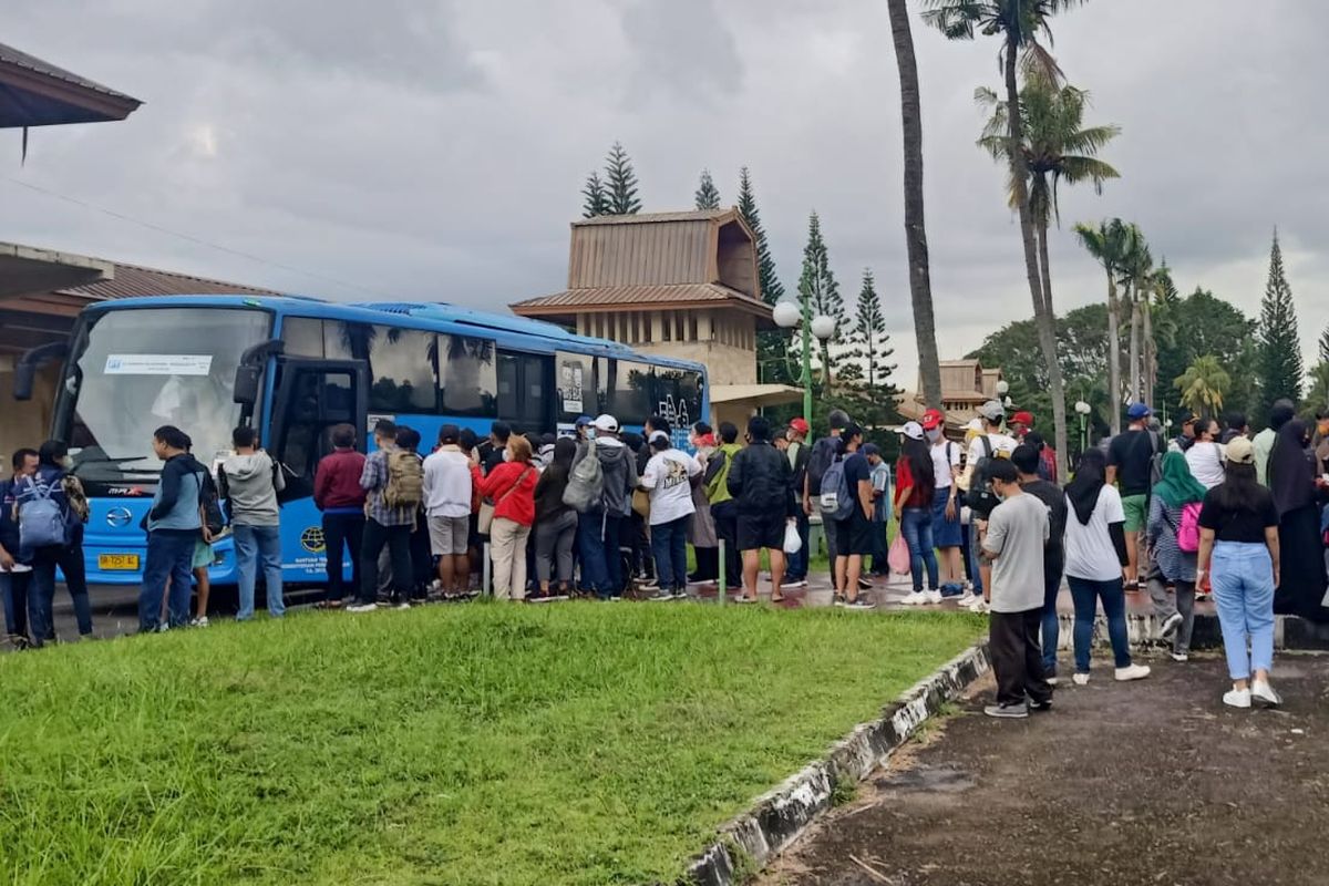 Bus DAMRI saat MotoGP Indonesia di Sirkuit Pertamina Mandalika