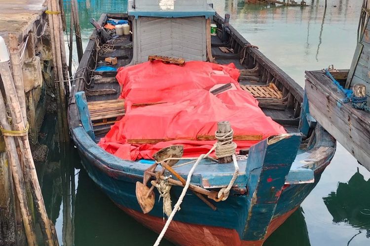 Satuan Patroli Kantor Wilayah (Kanwil) Dirjen Bea Cukai (DJBC) Khusus Kepulauan Riau (Kepri) melakukan penindakan terhadap kapal KM Labuan bermuatan rokok ilegal di perairan Selat Singapura.