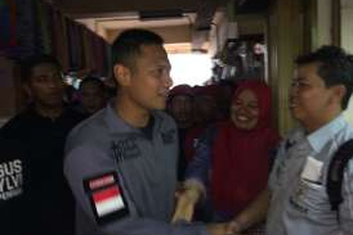 Cagub DKI Jakarta, Agus Harimurti Yudhoyono di Pasar Anyar Bahari, Jakarta Utara, Selasa (15/11/2016).