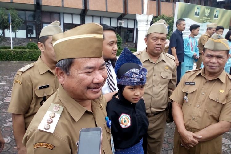 Bupati Garut Rudy Gunawan saat diwawancara usai memimpin apel pagi di Setda Garut, Senin (4/2/2019)