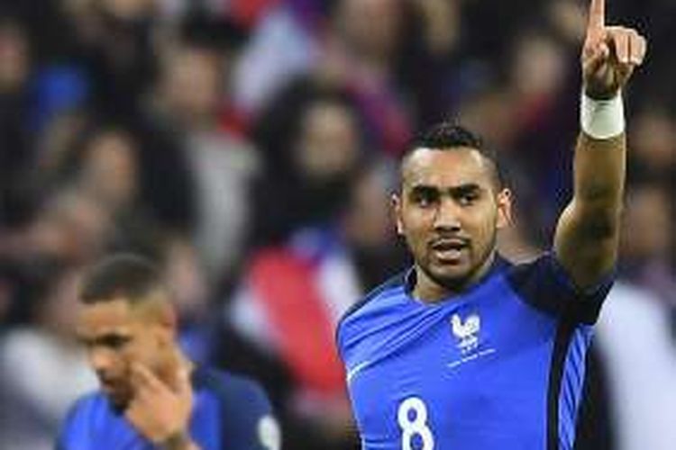 Pemain Perancis, Dimitri Payet, melakukan selebrasi seusai membobol gawang Bulgaria dalam laga Grup A Kualifikasi Piala Dunia 2018 zona Eropa, di Stade de France, Saint-Denis, Jumat (7/10/2016) waktu setempat.