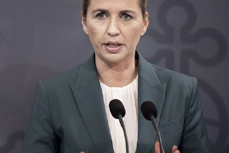 Mette Frederiksen, Perdana Menteri Denmark dalam konferensi pers sore hari kemarin Rabu (11/03/2020) dengan tajuk Kami sedang dalam Situasi Luar Biasa.