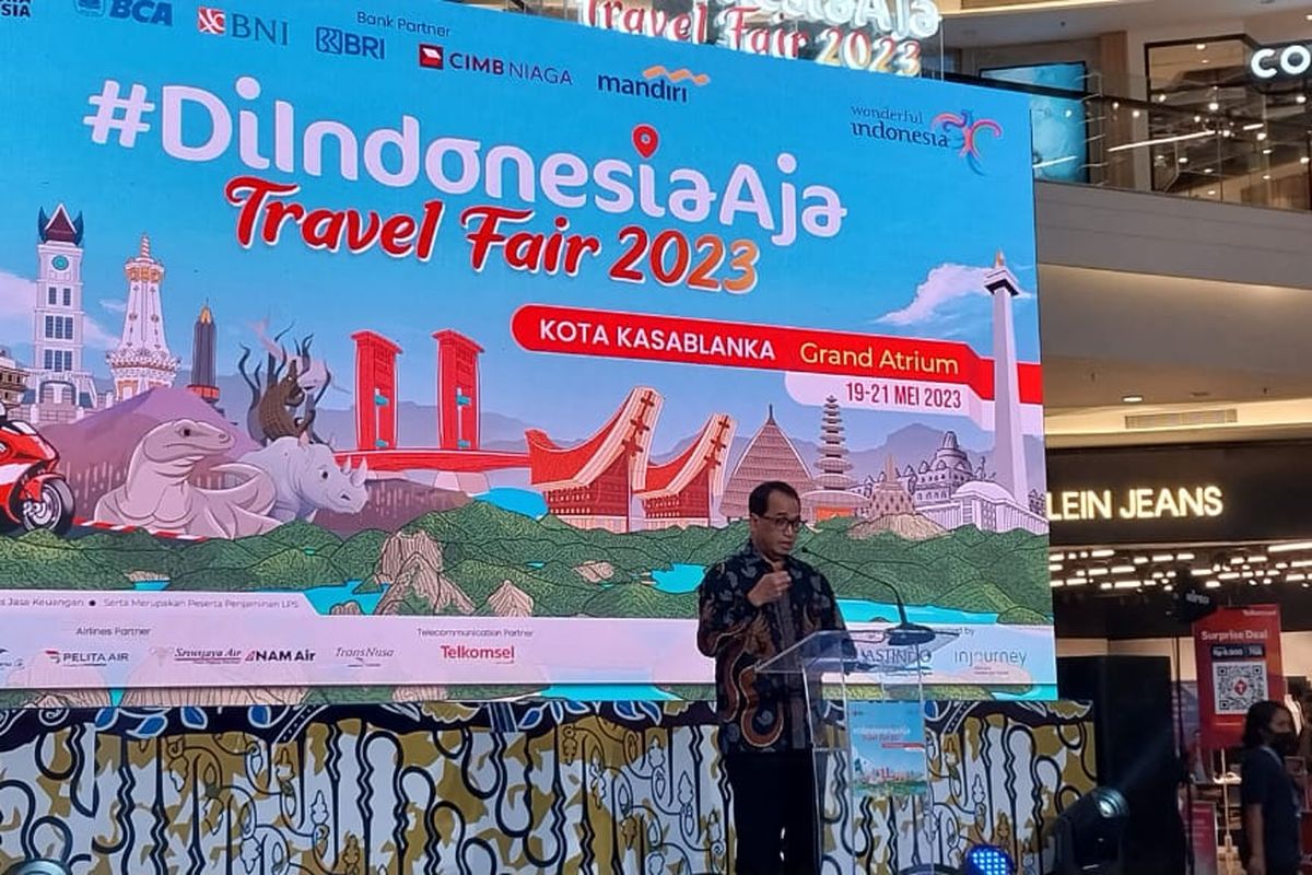 Menteri Perhubungan Budi Karya Sumadi menyampaikan sambutan dalam ajang Di Indonesia Aja Travel Fair (DIATF) berlangsung di Jakarta, Jumat (19/5/2023).