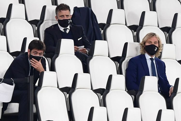 Wakil Presiden Juventus, Pavel Nedved (kanan), bersama Presiden Juventus, Andrea Agnelli (kiri), menonton laga semifinal Coppa Italia Juventus vs AC Milan pada 12 Juni 2020 di Stadion Allianz, Turin, pada 12 Juni 2020.
