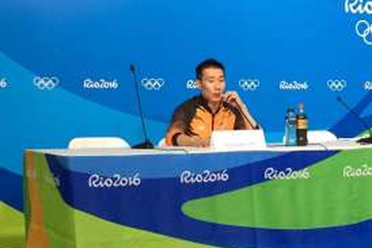Pebulu tangkis tunggal putra Malaysia, Lee Chong Wei, berbicara kepada media dalam konferensi pers setelah laga final Olimpiade Rio 2016 di Riocentro Pavilion 4, Rio de Janeiro, Sabtu (20/8/2016).