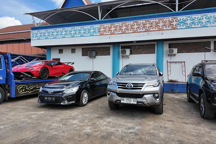 Lamborghini hingga Fortuner Disita, 4 Mobil Kasus Korupsi Tambang Bauksit Milik Aseng Dikirim ke Kejagung