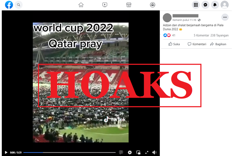 Tangkapan layar unggahan dengan narasi hoaks di sebuah akun Facebook, Selasa (22/11/2022), soal video menampilkan sekolompok orang shalat berjemaah di stadion saat Piala Dunia 2022 di Qatar. Faktanya, itu adalah video lama pada 2019 di stadion Kazan di Rusia.