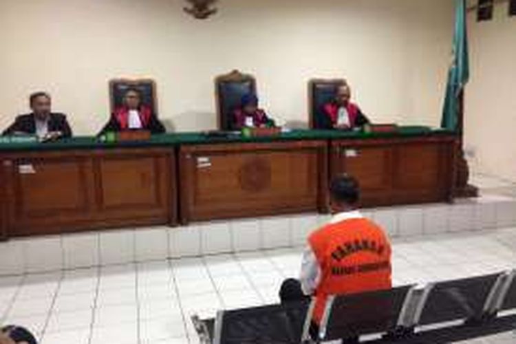 Terdakwa Tomi Agung dituntut seumur hidup dalam kasus penyelundupan narkotika di Pengadilan Negeri Semarang, Rabu (2/11/2016)