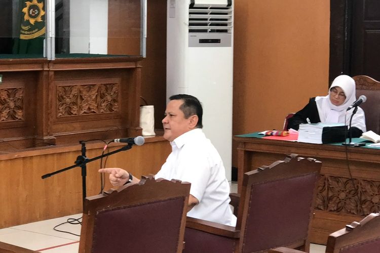 Irjen Napoleon Bonaparte dalam persidangan di Pengadilan Negeri (PN) Jakarta Selatan, Kamis (28/7/2022). Napoleon diduga melakukan penganiayaan terhadap Kece di Rumah Tahanan Negara (Rutan) Badan Reserse Kriminal (Bareskrim) Polri pada Agustus 2021 lalu.