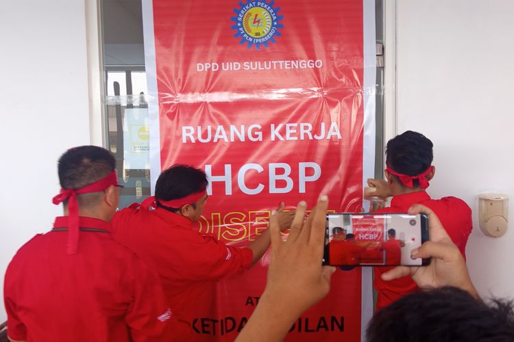 Pekerja Demo dan Segel Ruangan di Kantor PLN Suluttenggo Manado, Soroti Promosi Jabatan