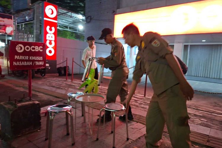 Gelar Meja Kursi di Trotoar Jalan Gajah Mada, Sejumlah Pemilik Kafe Kena Ultimatum Satpol PP Kota Semarang