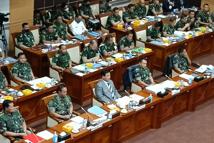 Menhan Prabowo Subianto, Panglima TNI Jenderal Andika Perkasa, KSAD Jenderal Dudung Abdurachman menghadiri rapat di Komisi I DPR, Senayan, Jakarta Pusat, Senin (26/9/2022). 