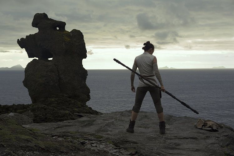 Daisy Ridley bermain sebagai Rey dalam Star Wars: The Last Jedi