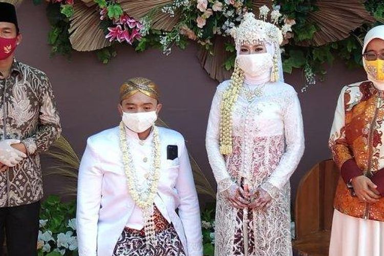 Pernikahan inspiratif pasangan pengantin di Batang, Jawa Tengah.