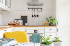 Ingin Dapur Terlihat Mewah? Coba Pasang Cermin di Tempat Ini