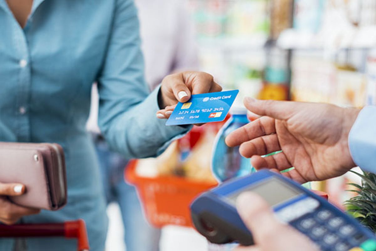 Belanja pakai kartu kredit (shutterstock)