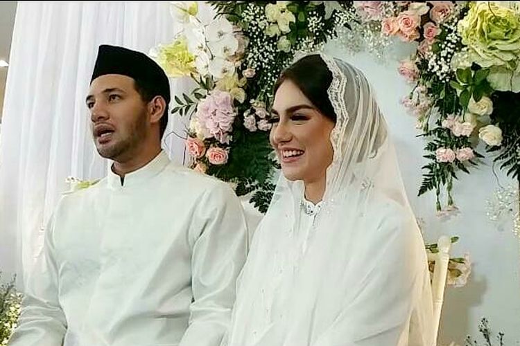 Ammar Zoni dan Irish Bella menggelar acara pengajian jelang pernikahan mereka di kawasan Cinere, Depok, Kamis (25/4/2019). 