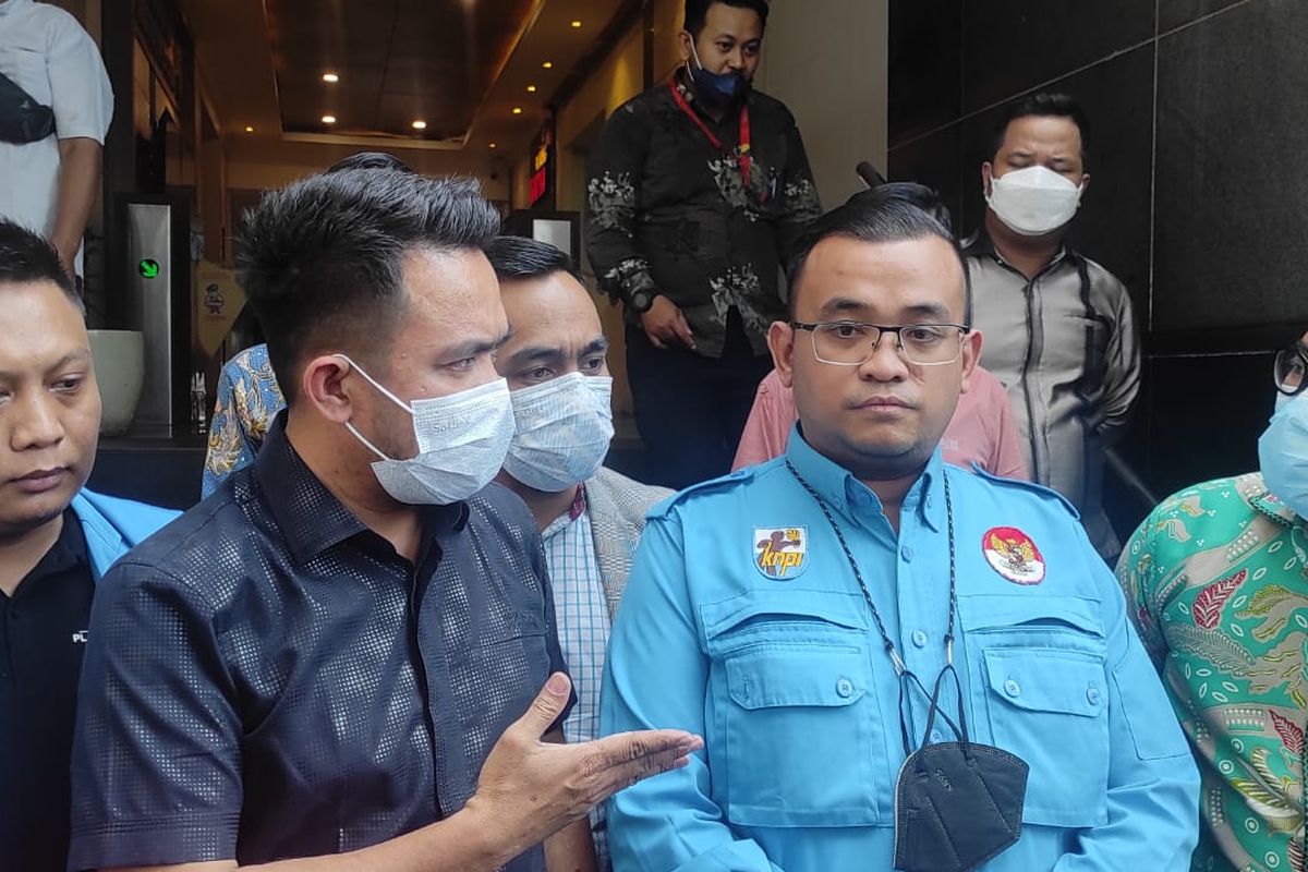 Sekretaris Jenderal Komite Nasional Pemuda Indonesia (KNPI) kubu Laode Umar Bonte, Ahmad Fauzan saat hendak menjalani pemeriksaan di Gedung Ditreskrimum Polda Metro Jaya, Kamis (24/3/2022).