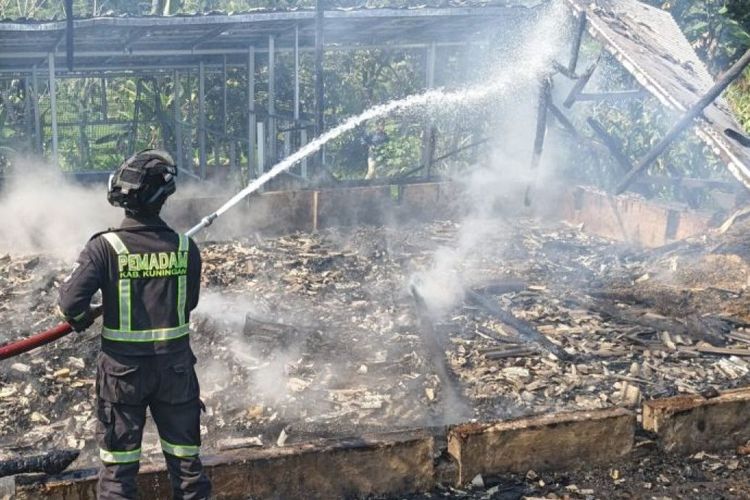 Kebakaran Kandang Ayam di Kuningan, 6.300 Bibit Hangus dalam 30 Menit