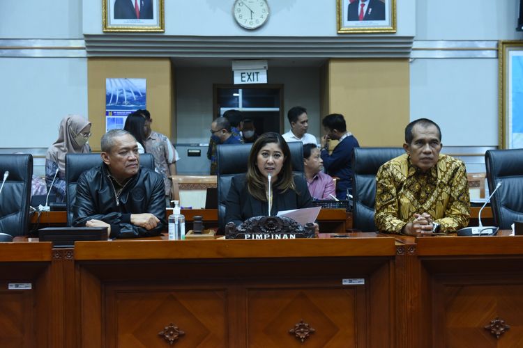 Ketua Komisi I DPR RI Meutya dalam konferensi pers yang digelar di Ruang Rapat Komisi I DPR RI, Senayan, Jakarta, Rabu (5/4/2023).

