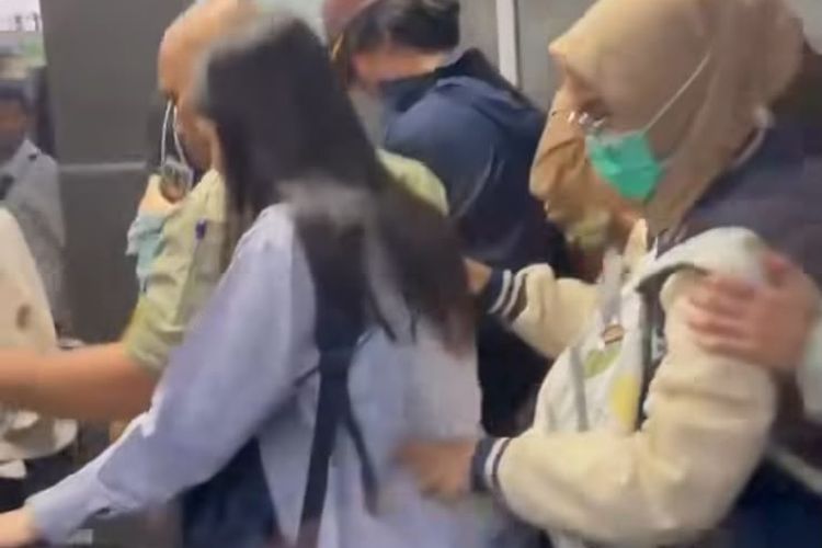 Eskalator di Stasiun Duri Jakbar Tiba-tiba Mundur ke Bawah, 12 Orang Terluka