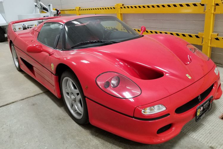 Ferrari F50 1996 yang jadi sengketa usai hilang selama 18 tahun. Mobil ini dibeli Paolo Provenzi pada 2003 di Italia, tetapi hilang seminggu kemudian. Mobilnya lalu ditemukan di perbatasan Kanada pada 14 Desember 2020 dengan kondisi akan dikirim ke kolektor di Miami yang membelinya.
