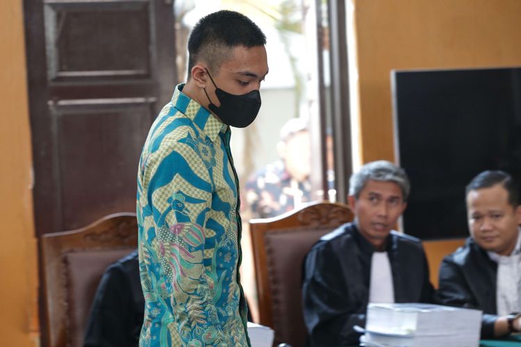 Mario Dandy Satriyo, terdakwa penganiayaan remaja berinisial D menjalani sidang di Pengadilan Negeri (PN) Jakarta Selatan, Kamis (15/6/2023). Agenda sidang lanjutan kali ini mendengarkan keterangan saksi.