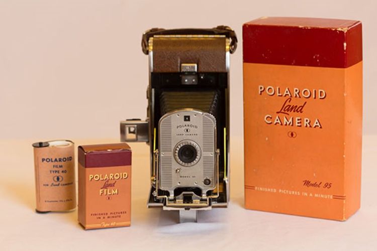 Polaroid Land Camera Model 95 memulai debutnya di Boston. (The Harvard Gazette)