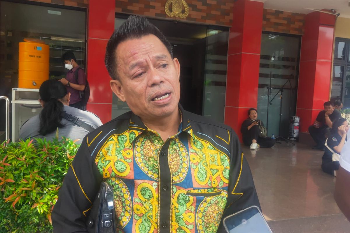 Pengacara korban berinidial FB, Aldin, saat bertemu awak media di Polres Metro Jakarta Selatan, Kamis (23/2/2023) 