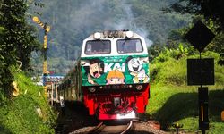 Hangatkan Suasana Ramadhan dan Idul Fitri, KAI Hadirkan Livery Tematik di Lokomotif hingga Kabin Penumpang
