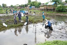 Cegah Sampah Masuk Laut, Sungai di Banyuwangi Dipasangi Jaring Penghalang