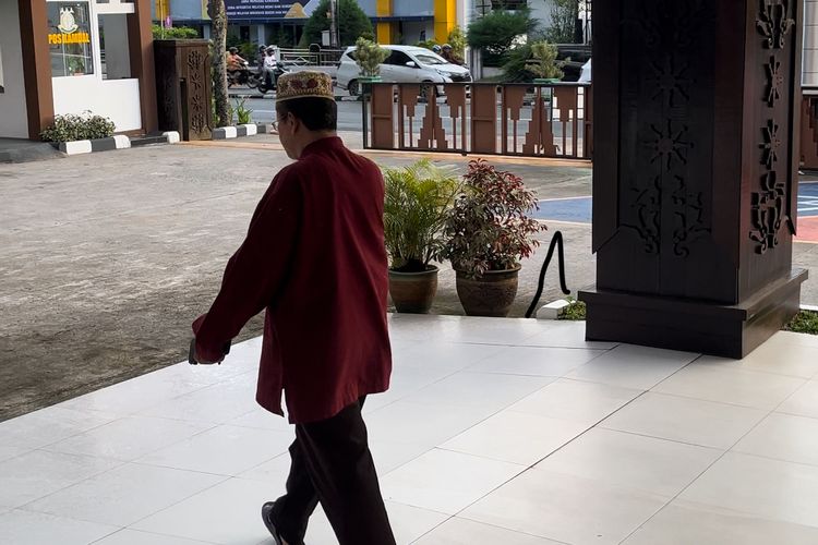 Seorang mantan calon legislatif di Kota Pontianak, Kalimantan Barat (Kalbar) berinisial MP, yang jadi tersangka kasus mafia tanah Rp 2,3 miliar resmi ditahan jaksa, Kamis (25/4/2024) sore.