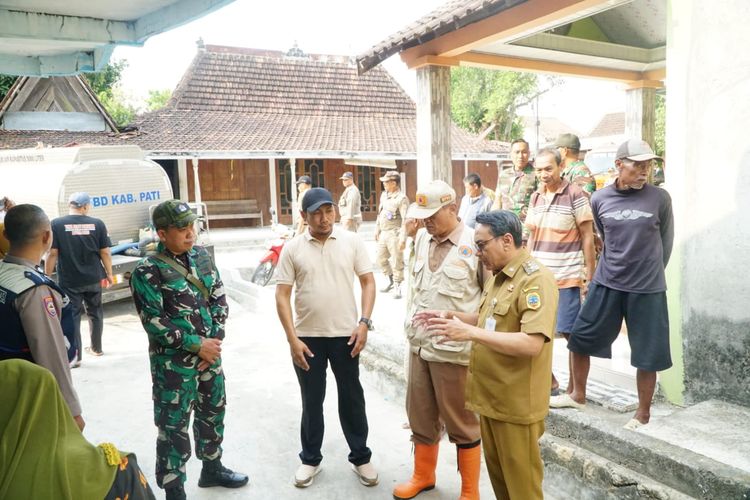 4 Bulan Warga Sinomwidodo Pati Krisis Air, Plt Bupati Baru Turun ke Lokasi Kekeringan