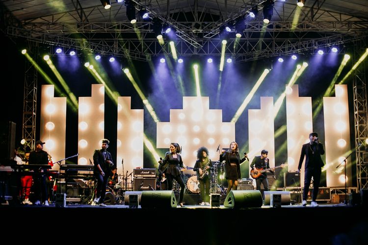 Soulgroove, band indie asal Semarang sedang tampil di panggung. (Dok. Soulgroove)