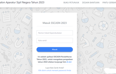 Tangkapan layar situs sscasn.bkn.go.id yang memuat halaman login untuk mendaftar CPNS dan PPPK 2023. Peserta yang mengalami masalah pendaftaran terkait data diri dapat memanfaatkan layanan Helpdesk SSCASN.