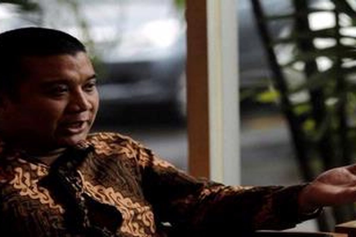 Ketua Himpunan Pengusaha Muda Indonesia (HIPMI) yang juga calon ketua umum PSSI periode 2011-2015, Erwin Aksa, saat diwawancara Kompas.com, Rabu (27/4/2011).