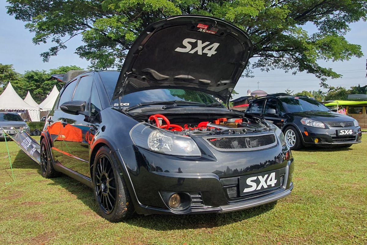 Modifikasi Suzuki SX4 Bergaya Street Racing