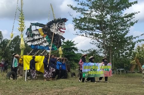 Arak-arakan Semar Raksasa Sendal dalam Merti Desa, Tebar Semangat Manfaatkan Barang Bekas