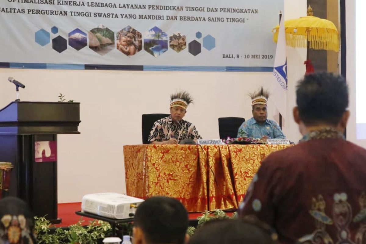 Menristekdikti Mohamad Nasir saat Rapat Kerja Wilayah Pimpinan Yayasan dan Pimpinan Perguruan Tinggi Swasta di Lingkungan Lembaga Layanan Pendidikan Tinggi (LLDikti) Wilayah XIV Papua - Papua Barat Tahun 2019 (8/5/2019).