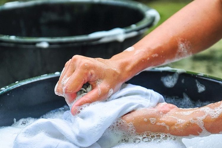 Ilustrasi mencuci pakaian, ilustrasi mencuci baju.