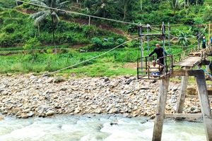 Jembatan Ambrol, Warga Ponorogo Patungan Rp 10 Juta Buat Kereta Gantung