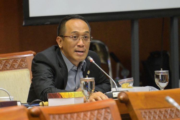 Anggota Komisi II DPR RI Wahyu Sanjaya sebut praktik jual beli badan ad hoc penyelenggara Pemilu 2024 meningkat seiring kenaikan gaji mereka