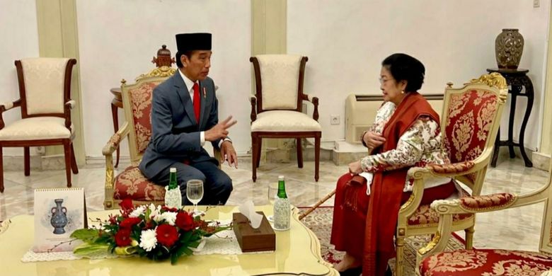 Presiden Joko Widodo saat bertemu dengan Presiden ke-5 RI yang juga Ketua Dewan Pengarah Badan Pembinaan Ideologi Pancasila (BPIP) Megawati Soekarnoputri di Istana Negara pada Selasa (7/6/2022).