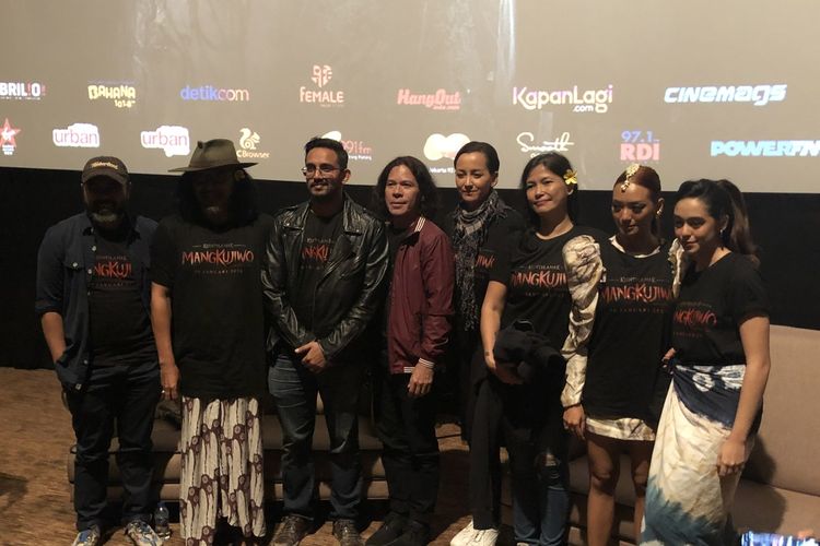 Para pemain film Mangkujiwo dalam jumpa pers di XXI Epicentrum, kawasan Kuningan, Jakarta Selatan, Jumat (24/1/2020). 